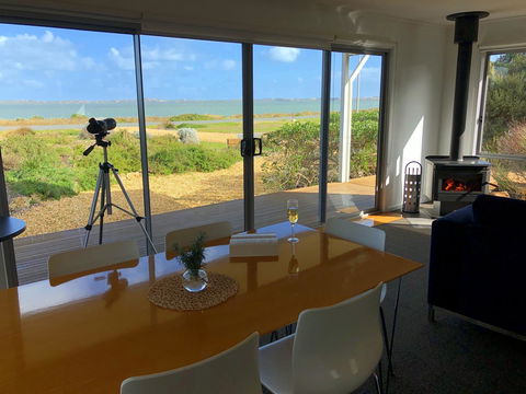 Coorong Waterfront Retreat - Accommodation Port Hedland 7
