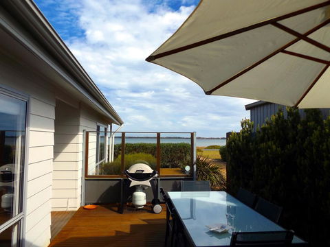 Coorong Waterfront Retreat - Accommodation Port Hedland 17