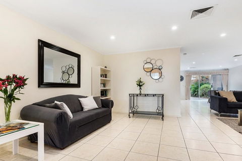 Adelaide Style Accommodation-Close To City-North Adelaide-3 Bdrm- FREE Parking - Accommodation Port Hedland 5