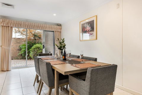 Adelaide Style Accommodation-Close To City-North Adelaide-3 Bdrm- FREE Parking - Accommodation Port Hedland 4