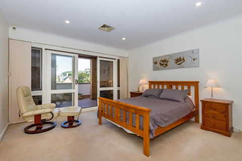 Adelaide Style Accommodation-Close To City-North Adelaide-3 Bdrm- FREE Parking - Accommodation Port Hedland 3