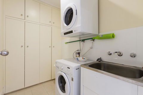 Adelaide Style Accommodation-Close To City-North Adelaide-3 Bdrm- FREE Parking - Accommodation Port Hedland 32