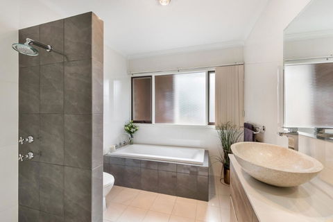 Adelaide Style Accommodation-Close To City-North Adelaide-3 Bdrm- FREE Parking - Accommodation Port Hedland 10