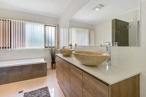 Adelaide Style Accommodation-Close To City-North Adelaide-3 Bdrm- FREE Parking - Accommodation Port Hedland 12