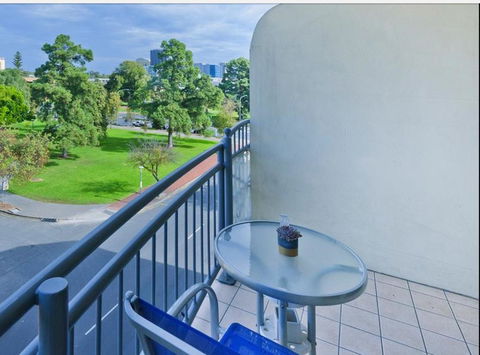 Spacious 4 BR And 2 Bathrooms City Apartment - Accommodation Port Hedland 7