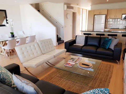 Spacious 4 BR And 2 Bathrooms City Apartment - Accommodation Port Hedland 0