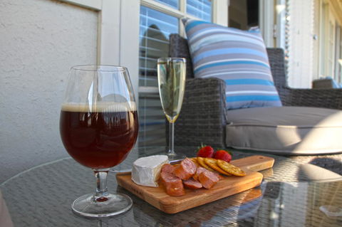 Smugglers Inn Studio Apartments - Accommodation Port Hedland 2