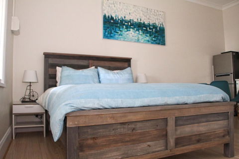 Smugglers Inn Studio Apartments - Accommodation Port Hedland 0