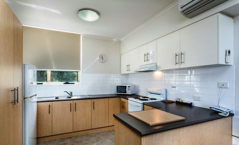 Glenelg Holiday Apartments - Corfu - Accommodation Port Hedland 4