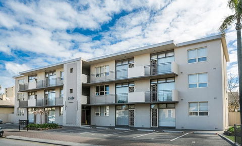 Glenelg Holiday Apartments - Corfu - Accommodation Port Hedland 0