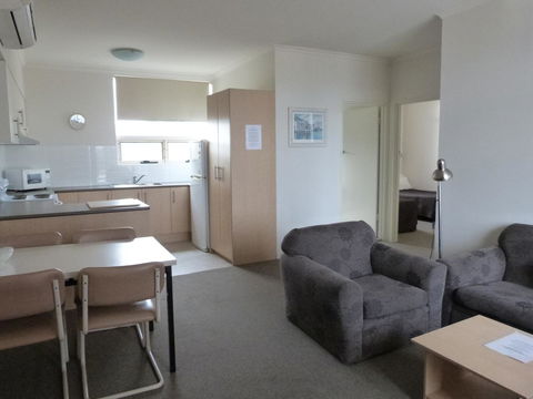 Glenelg Holiday Apartments - Corfu - Accommodation Port Hedland 9