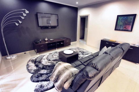 Casavino Luxury Villa - Accommodation Port Hedland 0