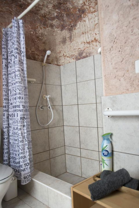 Ali\'s Underground Studio - Accommodation Port Hedland 11