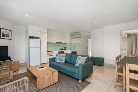 Bayview Beachfront Apartments, In Town Right On The Beach - Accommodation Port Hedland 41