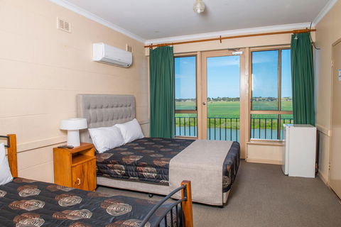 Tailem Bend Riverside Hotel - Accommodation Port Hedland 0