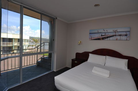 Hilton Beachfront Motel - Accommodation Port Hedland 34
