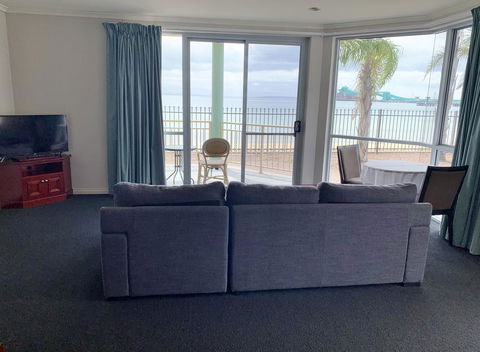 Hilton Beachfront Motel - Accommodation Port Hedland 7