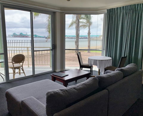 Hilton Beachfront Motel - Accommodation Port Hedland 15