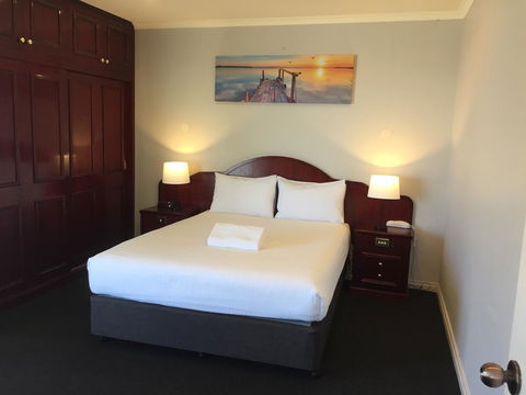 Hilton Beachfront Motel - Accommodation Port Hedland 8