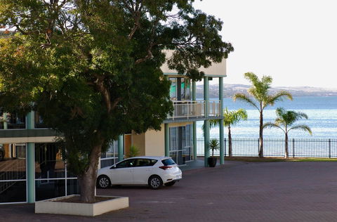 Hilton Beachfront Motel - Accommodation Port Hedland 42