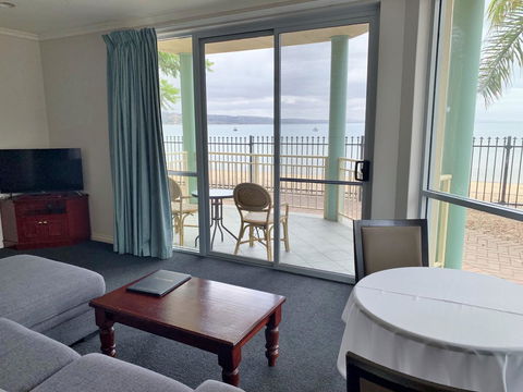 Hilton Beachfront Motel - Accommodation Port Hedland 3
