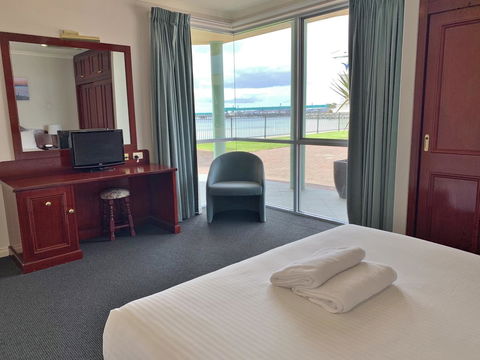 Hilton Beachfront Motel - Accommodation Port Hedland 14