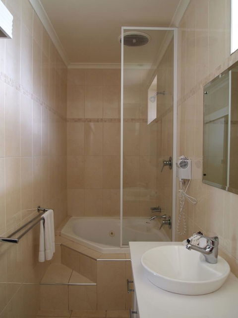Hilton Beachfront Motel - Accommodation Port Hedland 44