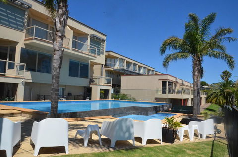 The Bluff Resort Apartments - Accommodation Port Hedland 0