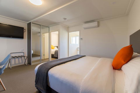 Mick O\'Sheas - Accommodation Port Hedland 14