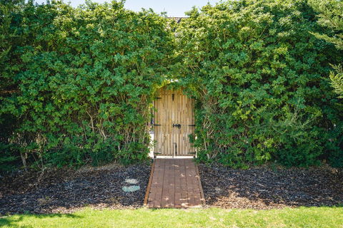 Mick O\'Sheas - Accommodation Port Hedland 32