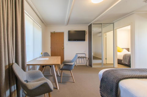 Mick O\'Sheas - Accommodation Port Hedland 5