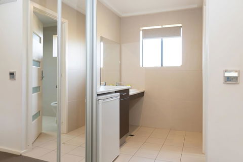 Mick O\'Sheas - Accommodation Port Hedland 3