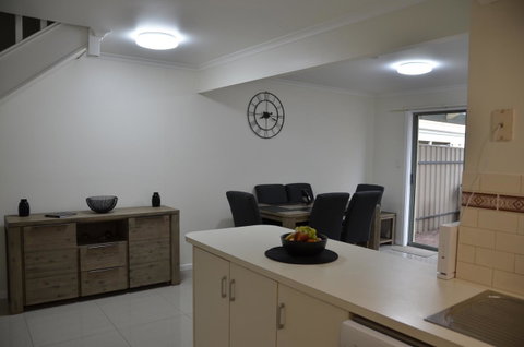 Townhouse On The Marina - Accommodation Port Hedland 19