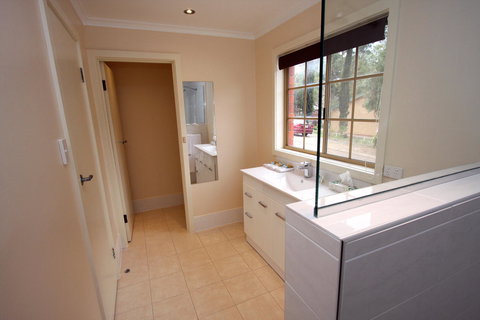 Clare Central - Accommodation Port Hedland 11