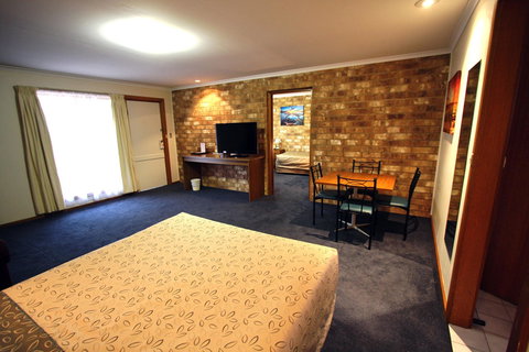 Clare Central - Accommodation Port Hedland 15
