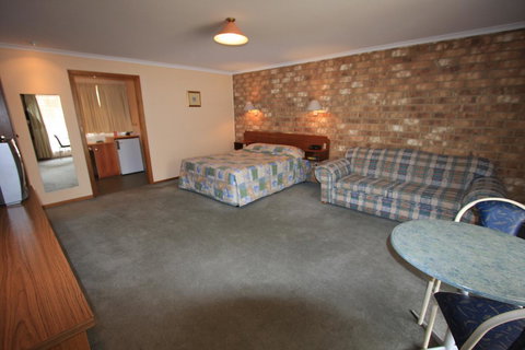 Clare Central - Accommodation Port Hedland 8