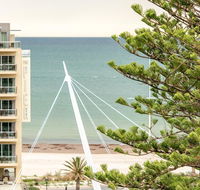 Beachside luxury  comfort ocean views in Glenelg - Accommodation Port Hedland