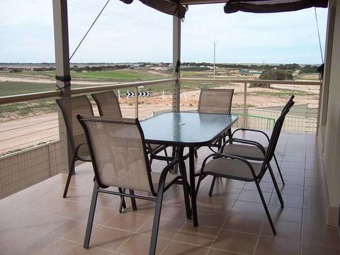 Relax On Par - Accommodation Port Hedland 11