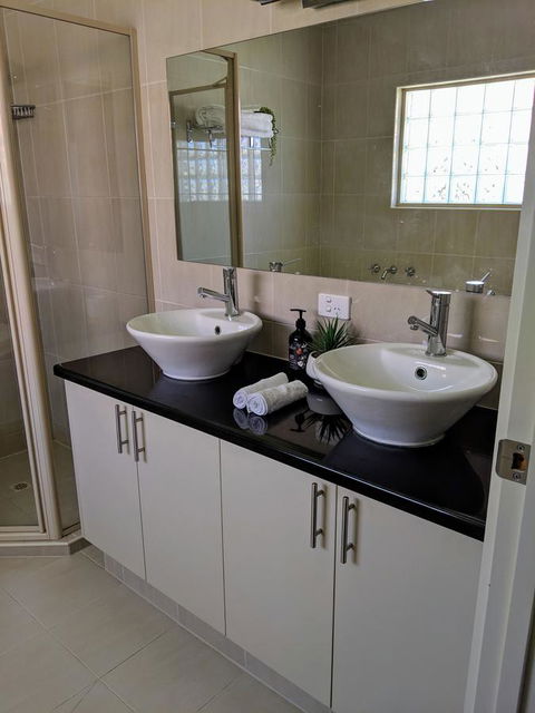 Ochre Point Beach House On Moana Seafront - Accommodation Port Hedland 10