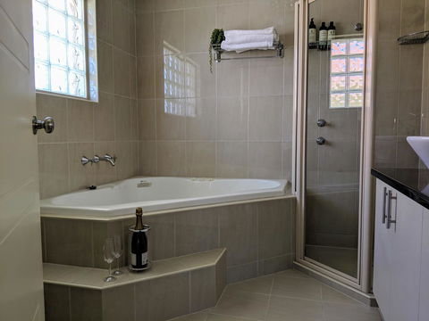 Ochre Point Beach House On Moana Seafront - Accommodation Port Hedland 9