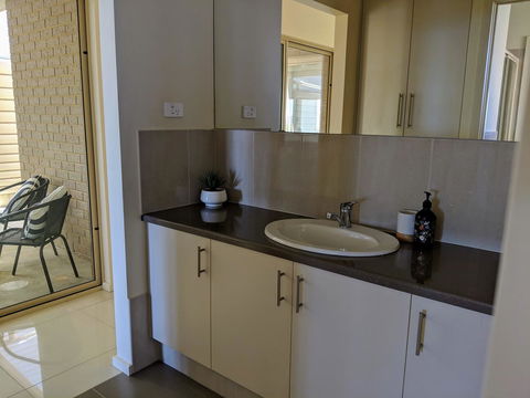 Ochre Point Beach House On Moana Seafront - Accommodation Port Hedland 13