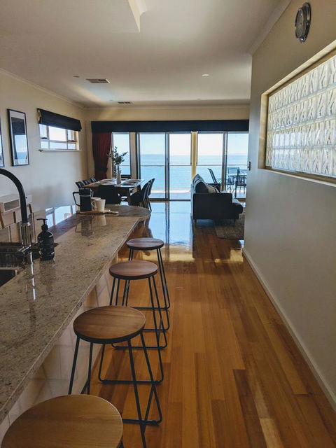 Ochre Point Beach House On Moana Seafront - Accommodation Port Hedland 4