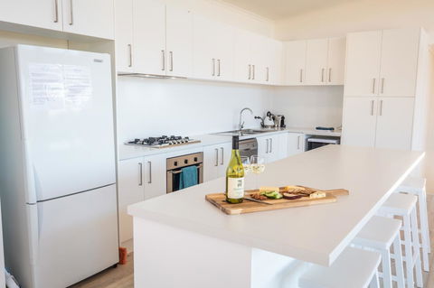 Middle River Beach House, Western House - Accommodation Port Hedland 3