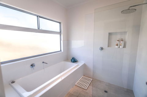 Middle River Beach House, Western House - Accommodation Port Hedland 12