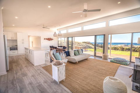 Middle River Beach House, Western House - Accommodation Port Hedland 0