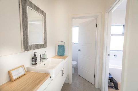 Middle River Beach House, Western House - Accommodation Port Hedland 13