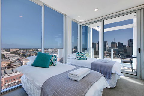 Light And Spacious, Stunning Views Of Adelaide - Accommodation Port Hedland 6