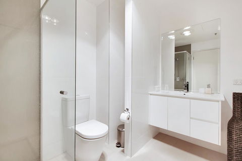 Light And Spacious, Stunning Views Of Adelaide - Accommodation Port Hedland 9