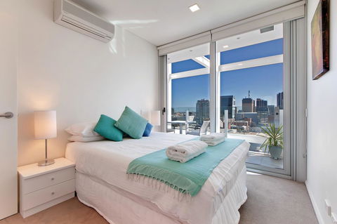 Light And Spacious, Stunning Views Of Adelaide - Accommodation Port Hedland 5