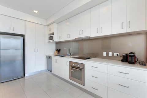 Light And Spacious, Stunning Views Of Adelaide - Accommodation Port Hedland 4